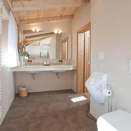 Clubhaus Bachmair Weissach 테게른제